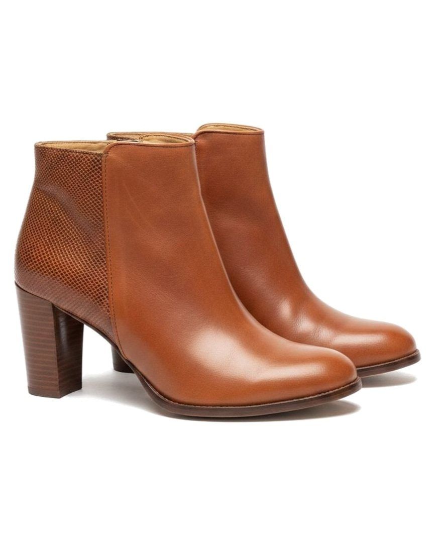 Les bottines, en visuel de studio